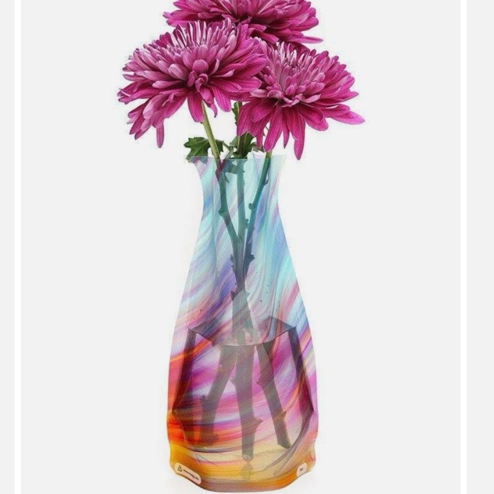 NWOT Modgy Expandable Vase
